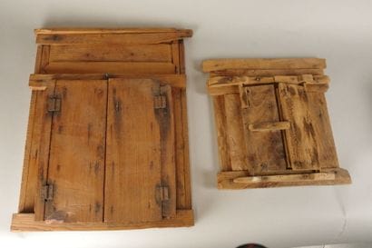 Set includes: - INDIA. Molding-adorned wooden...