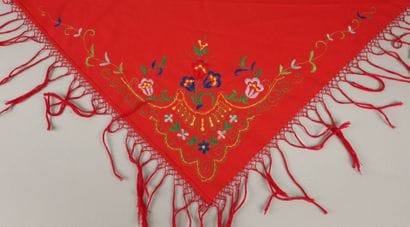 Red wool scarf with embroidered floral design
100...