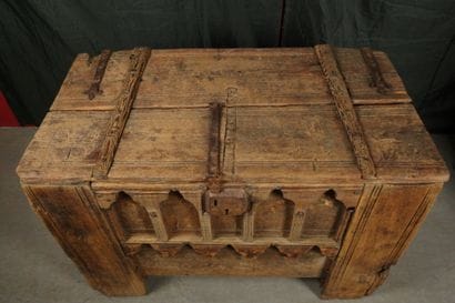 BONNEVAL SUR ARC. Pine post chest with arcature...