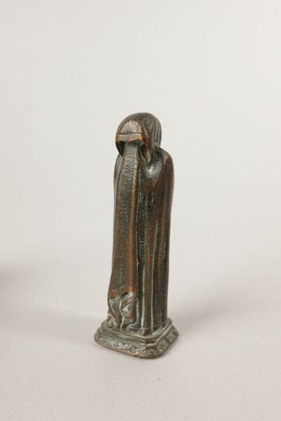 Lot consisting of a bronze door knocker shaped...