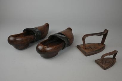 Set consisting of a pair of wooden clogs...