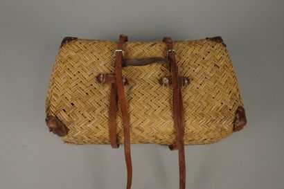 Set of three wicker and leather suitcases.
Dimensions...