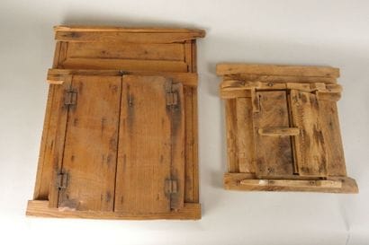 Set includes: - INDIA. Molding-adorned wooden...