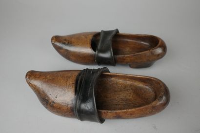 Set consisting of a pair of wooden clogs...