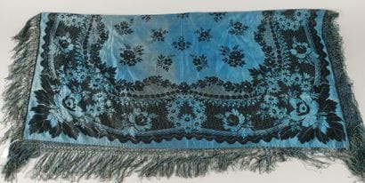 TARENTAISE. Silk scarf with a blue background...
