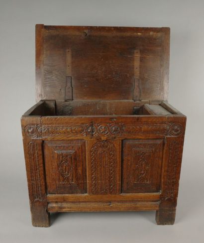 Small Henri II-style chest made of oak, with...