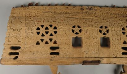 PORTUGAL. Ox yoke headpiece made of light-colored...