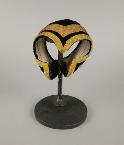 TARENTAISE. Trim with velvet and gold ri...