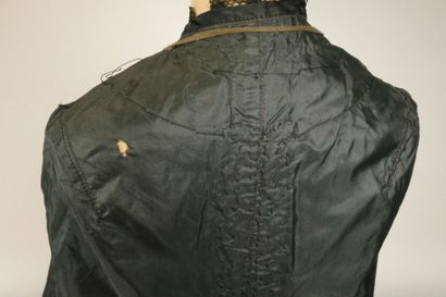 BRESSE, circa 1880. Black silk satin cape,...