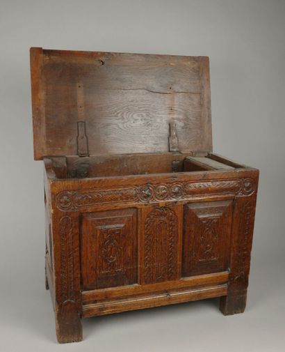 Small Henri II-style chest made of oak, with...