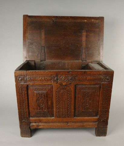 Small Henri II-style chest made of oak, with...