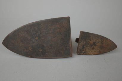 Set consisting of a pair of wooden clogs...