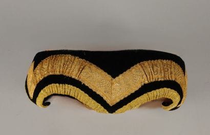 TARENTAISE. Trim with velvet and gold ri...
