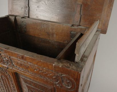 Small Henri II-style chest made of oak, with...