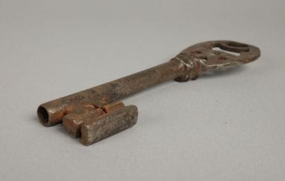 A key known as the “Henri II” or “wedding”...