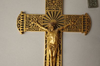 Lot including a beautiful bronze cross, the...