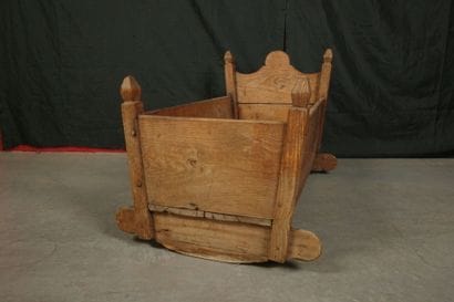 Wooden rocking cradle.
H: 53 cm - W: 87 cm...