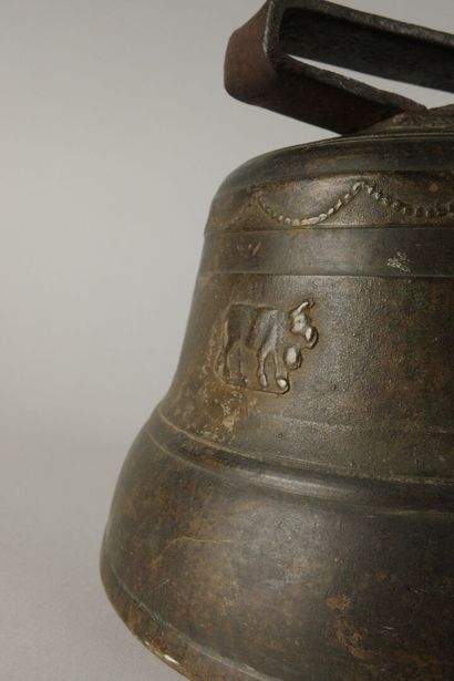 SWITZERLAND. Bronze bell from the Wiglino...