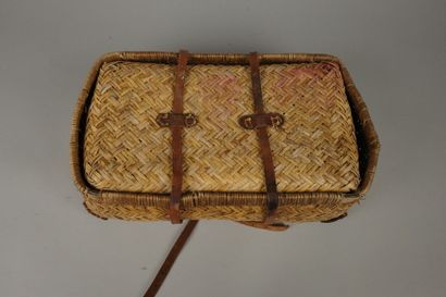 Set of three wicker and leather suitcases.
Dimensions...