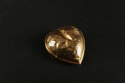 750 gold heart with a liquid center. Sardinian...