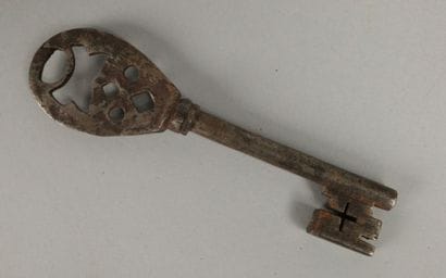 A key known as the “Henri II” or “wedding”...
