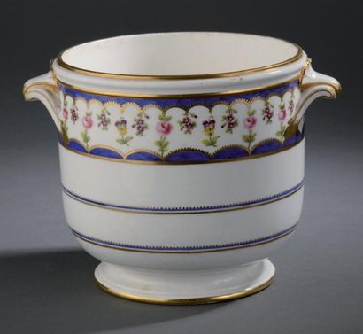 SÈVRES
Seau à demi-bouteille en porcelaine...