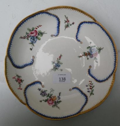 SÈVRES
Jatte à feuille de chou en porcelaine...