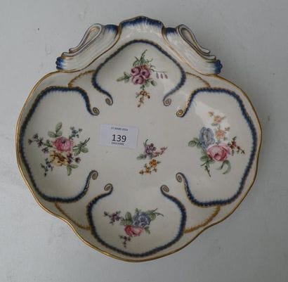 SÈVRES
Compotier coquille à feuille de chou...