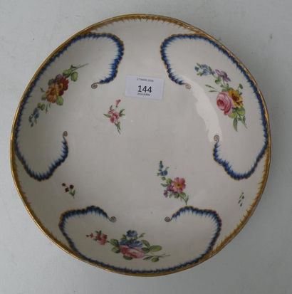 SÈVRES
Saladier rond à feuille de chou à...
