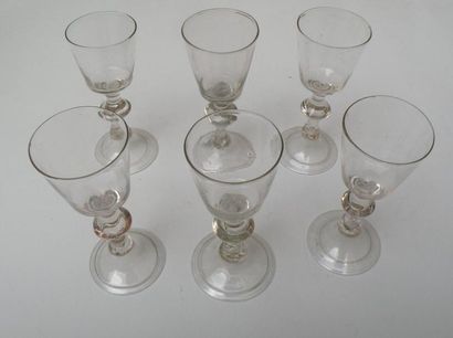 Suite de six verres bourguignons à fût renflé....