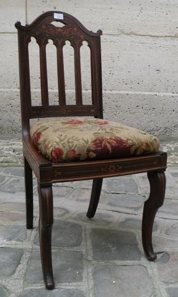 Paire de chaises en palissandre et incrustation...