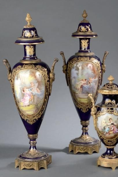 PARIS (et ses environs)
Paire de vases fuseaux...