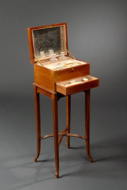 Nécessaire de toilette et de manucure en...
