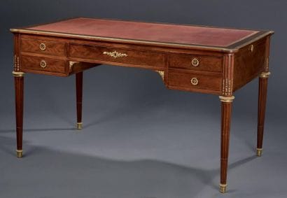 Bureau plat rectangulaire en acajou et placage...