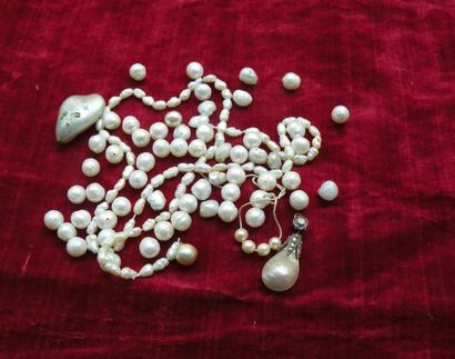 Lot de perles fines, de culture et imitation,...