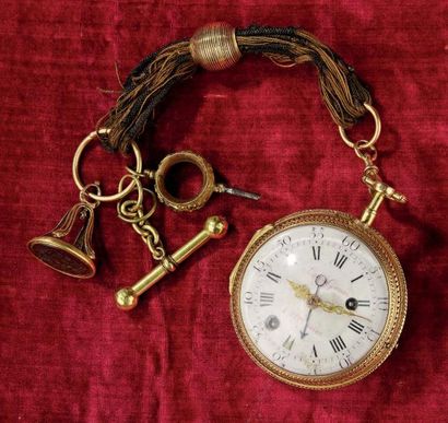 Montre en ors à décor guilloché et ajouré...