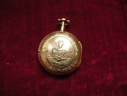 Petite montre en ors ornée d'un médaillon...