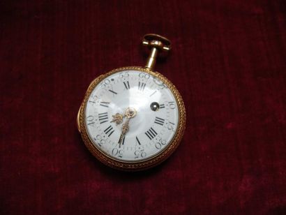 Petite montre en ors ornée d'un médaillon...