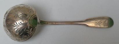 Cuiller à sucre, en argent, modèle à double...