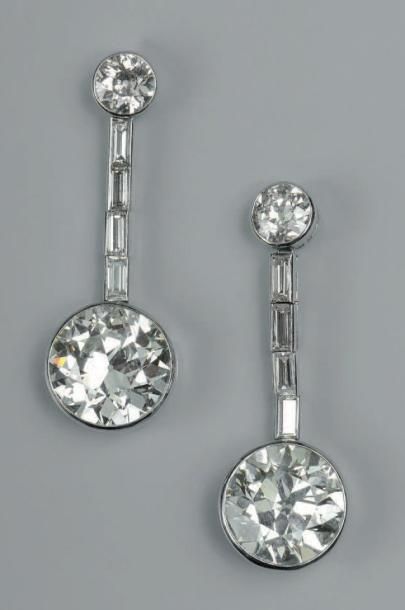 Paire de pendants d'oreilles articulés en...
