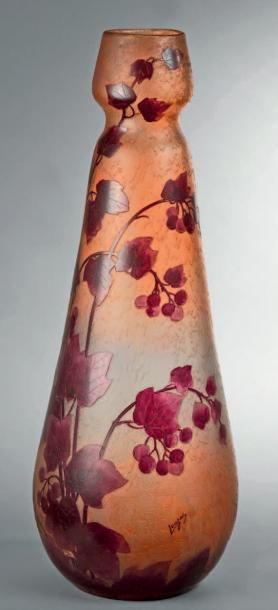 LEGRAS
Grand vase piriforme allongé et col...