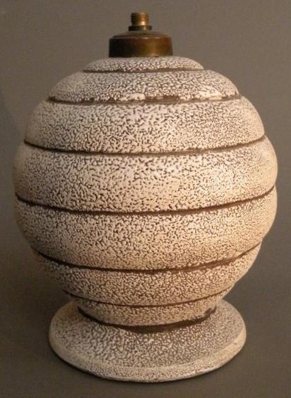 Jean BESNARD (1889-1958)
Lampe de forme sphérique...