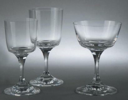 LALIQUE
Service de trente-quatre verres comprenant...