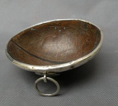 Tasse de chasse en demi-noix de coco Monture...