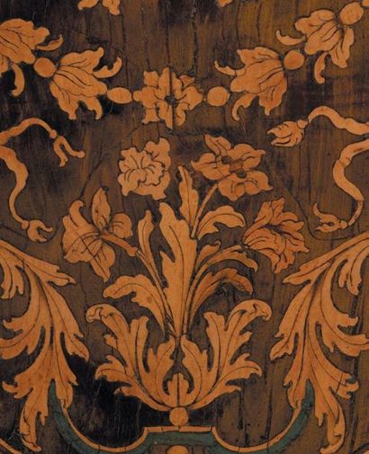 Armoire en marqueterie par Thomas Hache Ouvrant...