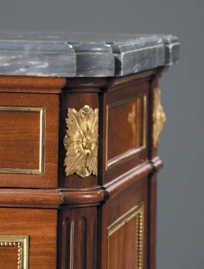 Commode estampillée J. F. Leleu En acajou...