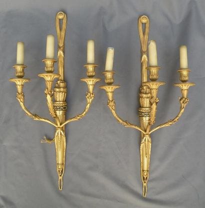 Paire d'appliques au carquois En bronze ciselé...