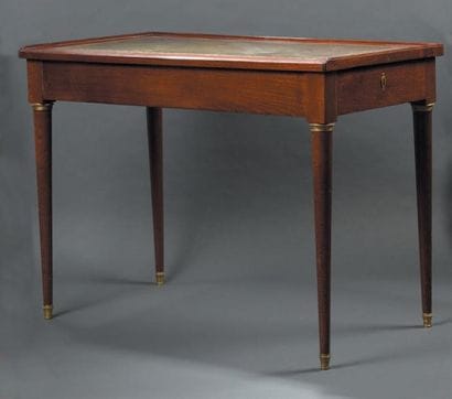 Bureau plat d'époque Louis XVI En acajou...