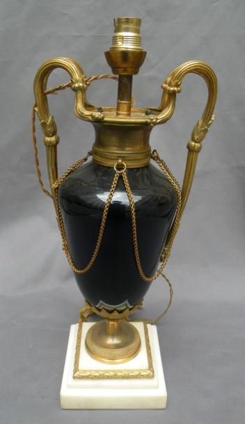 Vase en verre du Creusot, époque Louis XVI...
