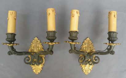 Paire d'appliques en bronze ciselé et doré,...